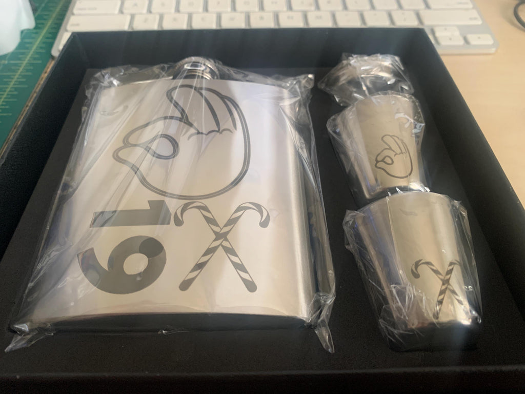 Kappa Flask Set with Shot cups