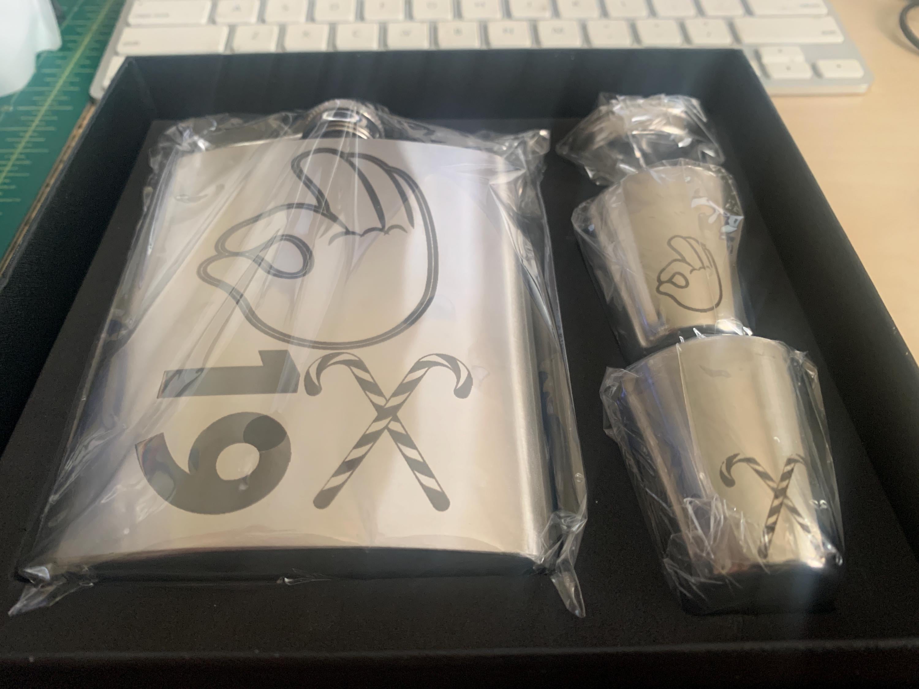 Kappa Flask Set with Shot cups